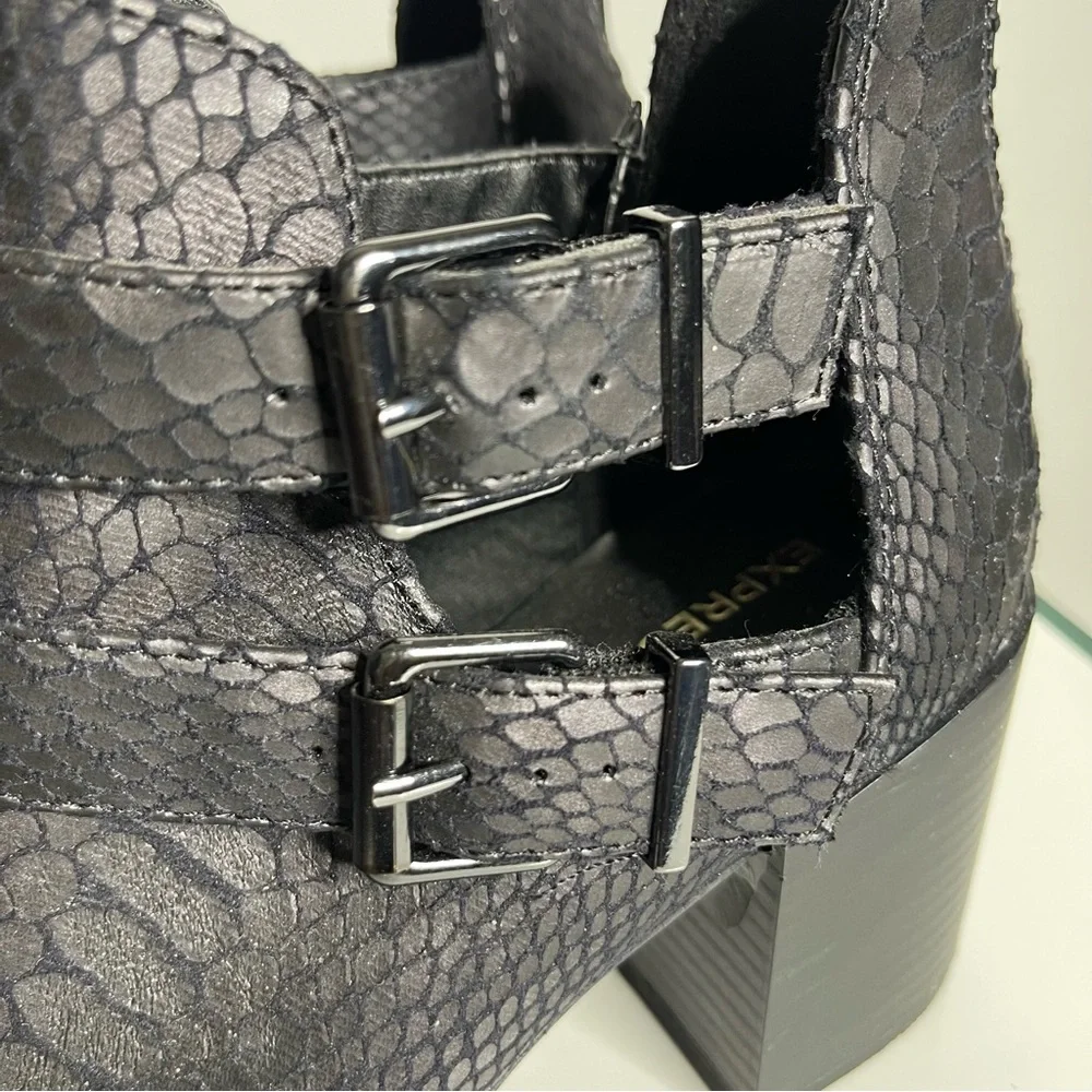 NEVER WORN Black Animal Print Vegan Faux Leather Ankle Winter Fall Booties - Picture 3 of 8